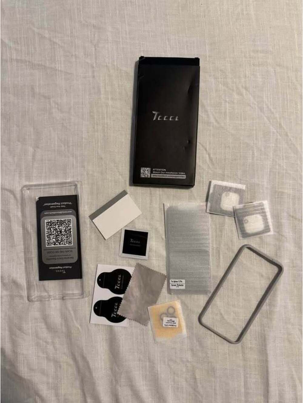 TOCOL iPhone 12 Pro Privacy Screen Protector Set
